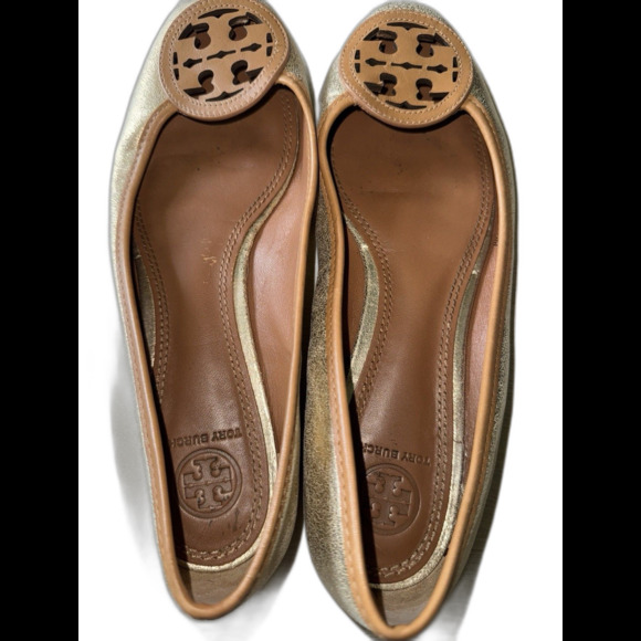 Tory Burch LOUISA Logo Ballet Flat Shoe Gold Shimmer Patent Leather 8.5M US - Picture 4 of 7